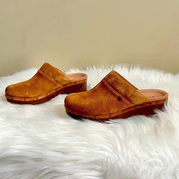 Vionic Kacie Toffee Suede Clogs